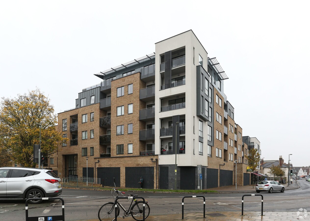 Victoria Rd, Horley, SRY RH6 7QH | LoopNet