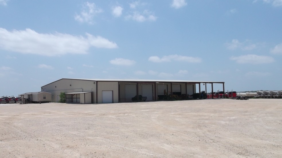 1076 SH 304, Gonzales, TX for sale - Building Photo - Image 1 of 1