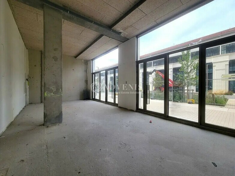 Retail in Saint-Denis for lease - Interior Photo - Image 3 of 5