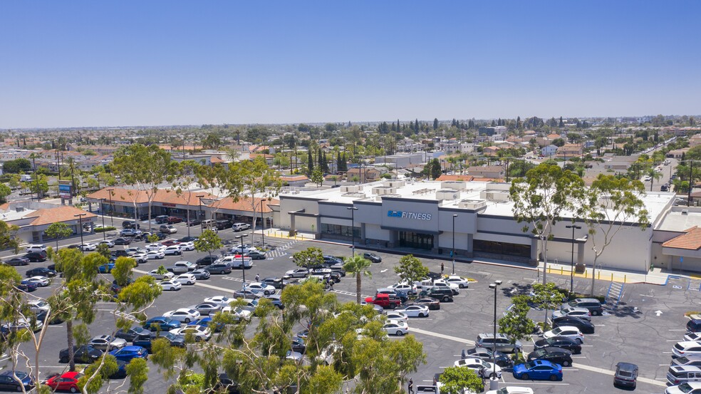 12090-12146 Carson St, Hawaiian Gardens, CA for lease - Building Photo - Image 3 of 8