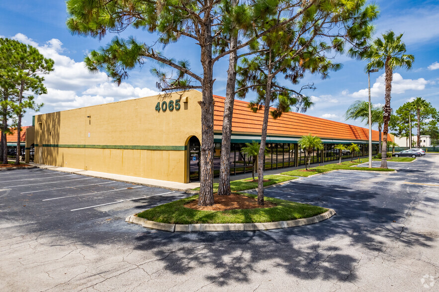 4081 L B McLeod Rd, Orlando, FL for lease - Building Photo - Image 1 of 5