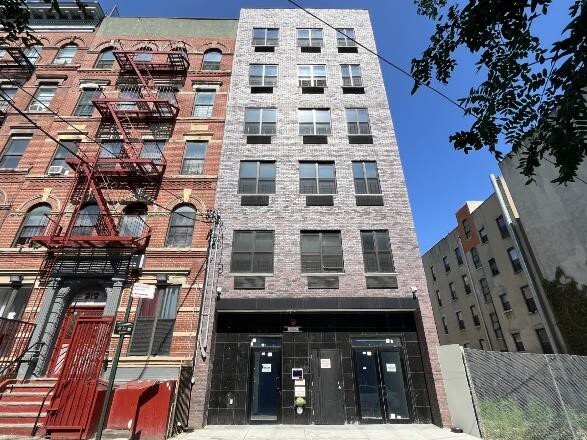 921 Eagle Ave, Bronx, NY for sale - Primary Photo - Image 1 of 6