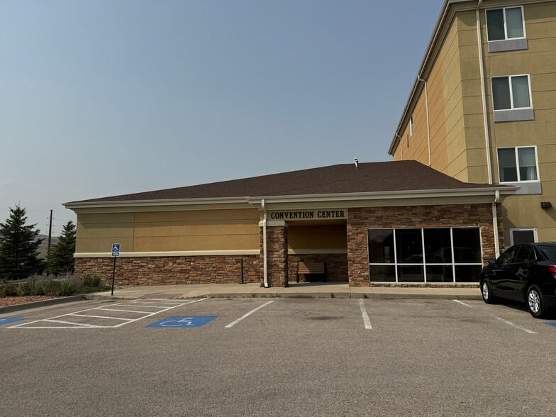 1333 N Elk Vale Rd, Rapid City, SD for lease - Building Photo - Image 2 of 23