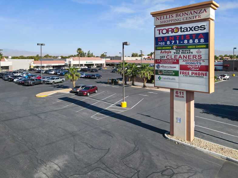 601-725 N Nellis Blvd, Las Vegas, NV for lease - Building Photo - Image 1 of 9