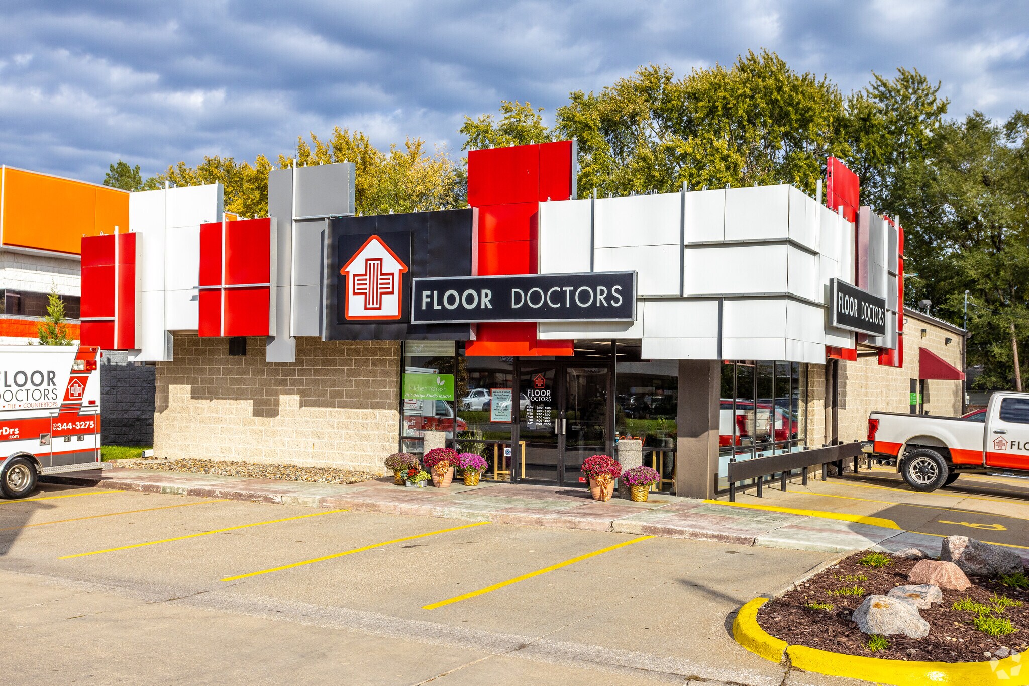 3427 Merle Hay Rd, Des Moines, IA for sale Primary Photo- Image 1 of 1