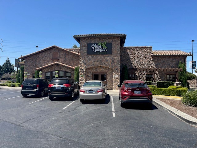 4713-4733 Quail Lakes Dr, Stockton, CA for lease - Building Photo - Image 2 of 6