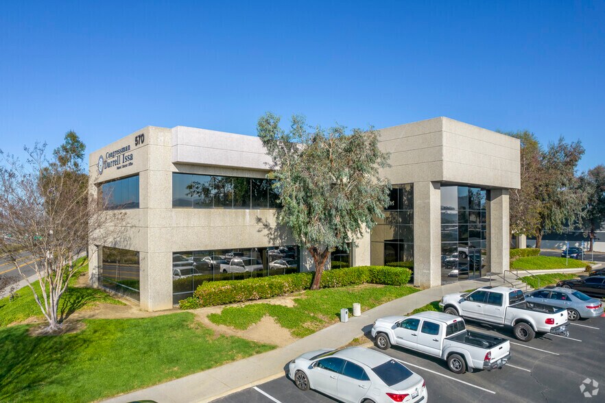 570 Rancheros Dr, San Marcos, CA for lease - Building Photo - Image 1 of 9