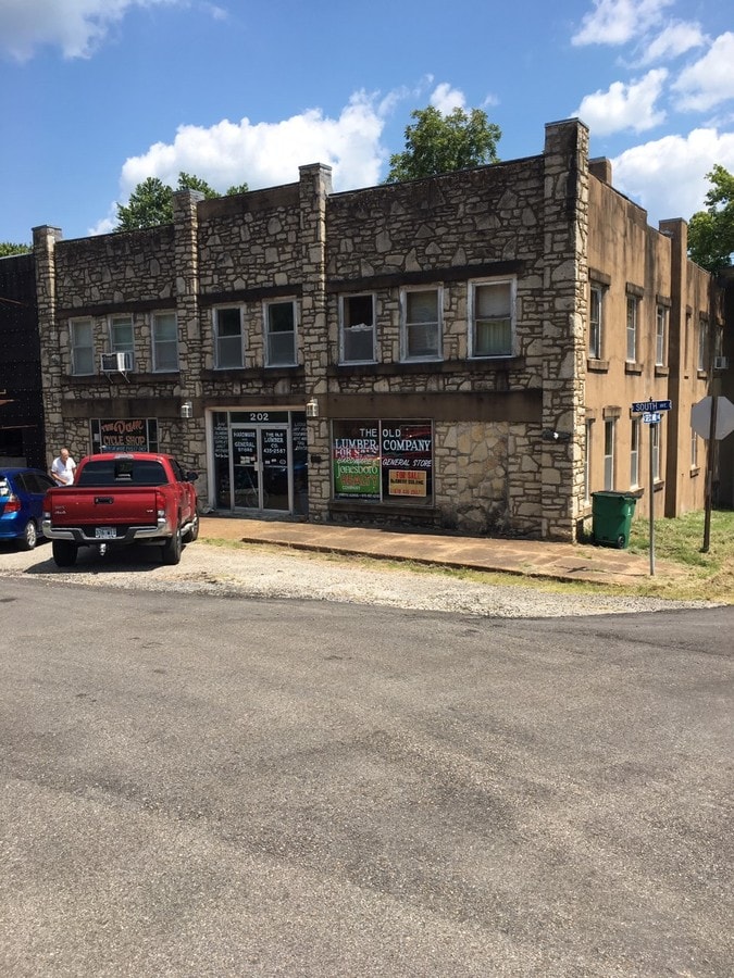 202 South Ave, Cotter, AR 72626