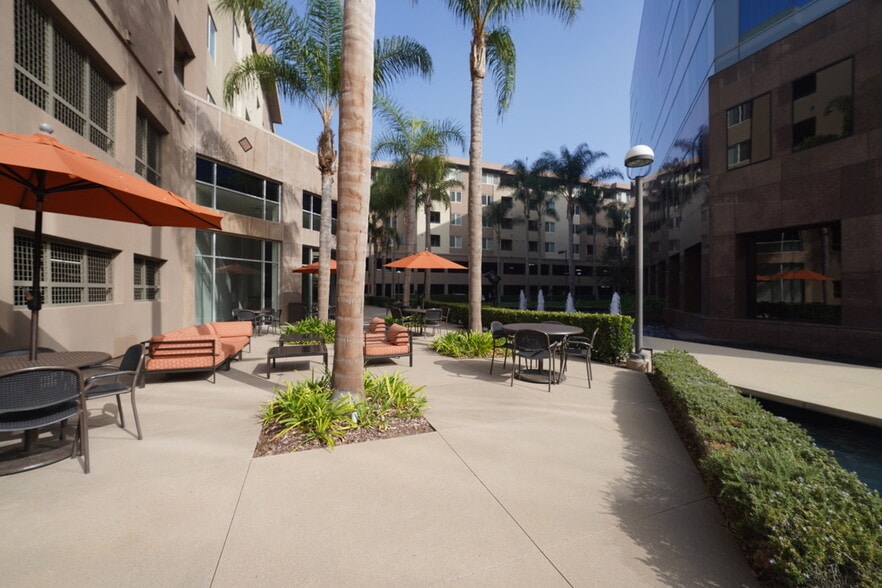 7 Pointe Dr, Brea, CA for lease - Building Photo - Image 2 of 8