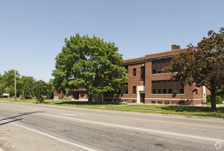 2130 W Holmes Rd, Lansing, MI 48910