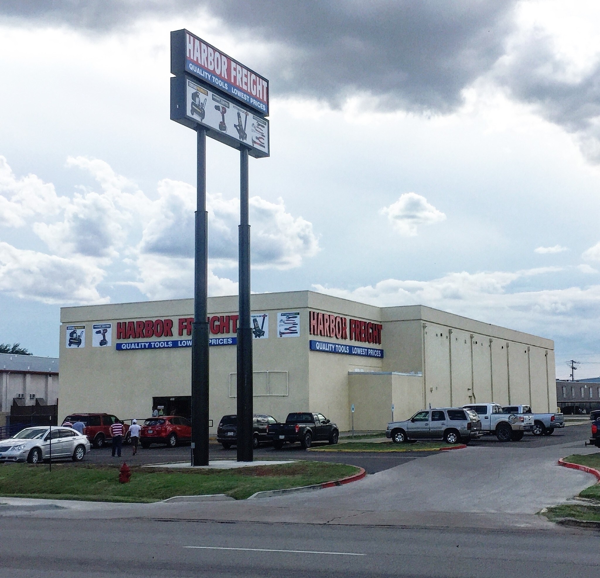 5904 San Bernardo Ave, Laredo, TX for sale Building Photo- Image 1 of 1