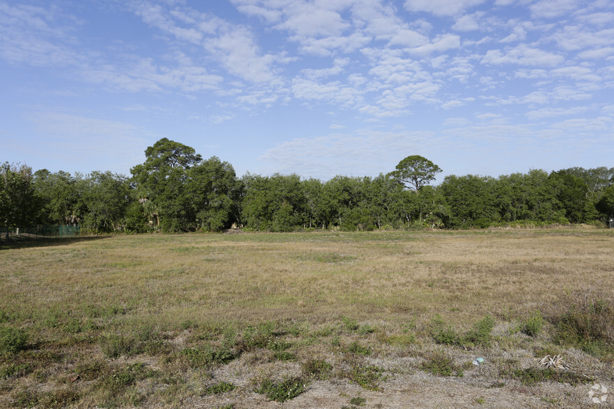 2189 N Tamiami Trl, North Fort Myers, FL for sale - Building Photo - Image 2 of 4