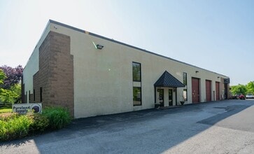 210 Gale Ln, Kennett Square, PA for lease Interior Photo- Image 1 of 7