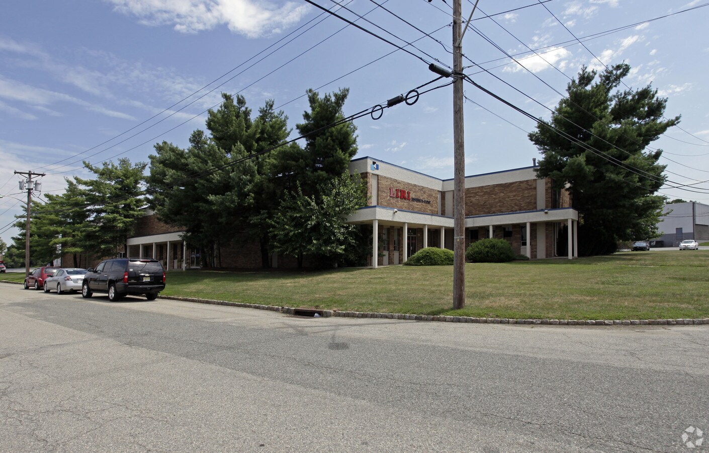 6 Washington Ave, Fairfield, NJ 07004