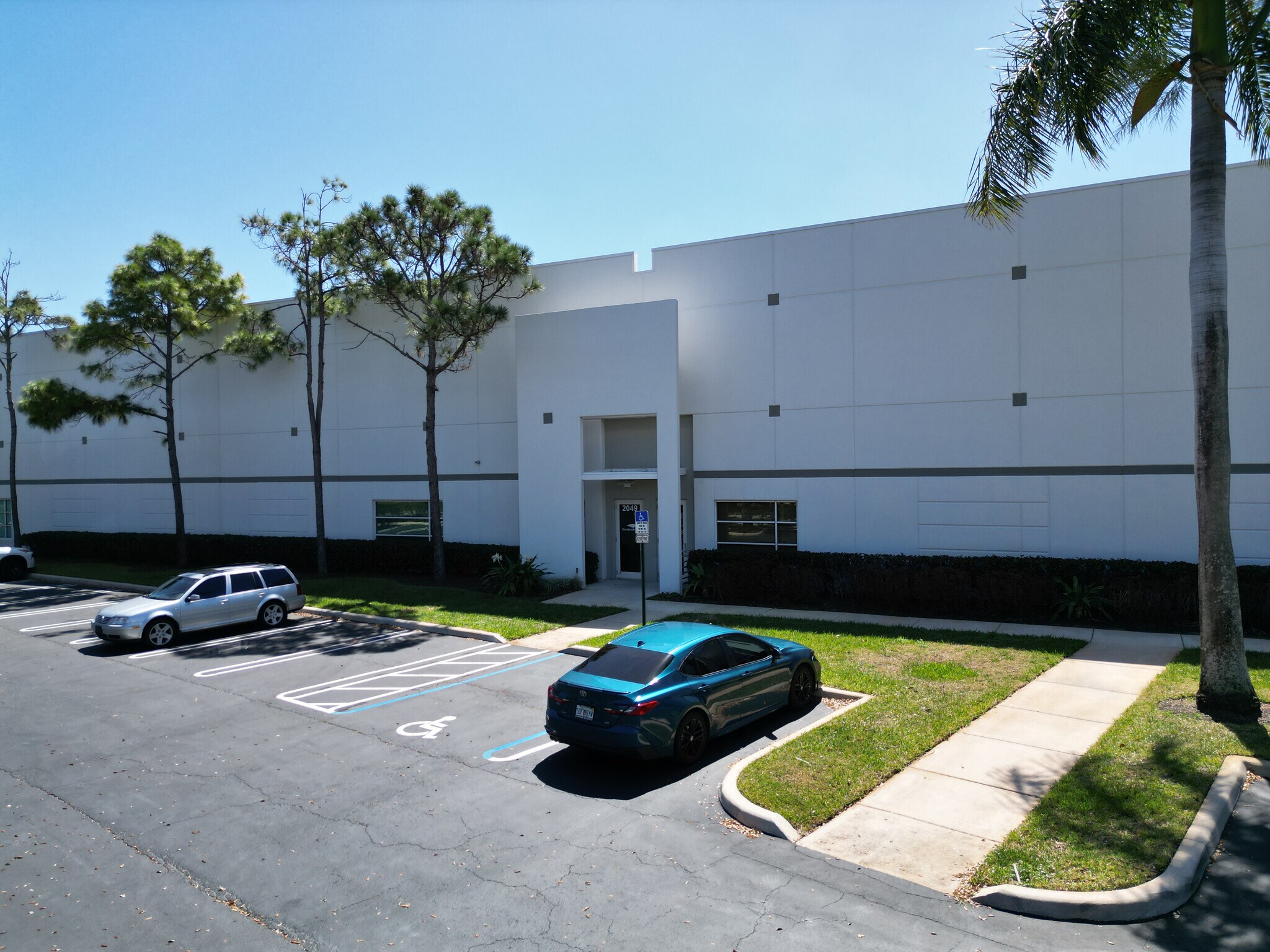 2049 High Ridge Rd, Boynton Beach, FL for lease Primary Photo- Image 1 of 7