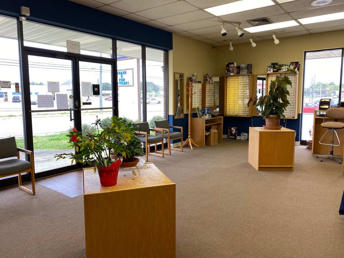 1982 S Sycamore St, Petersburg, VA 23805