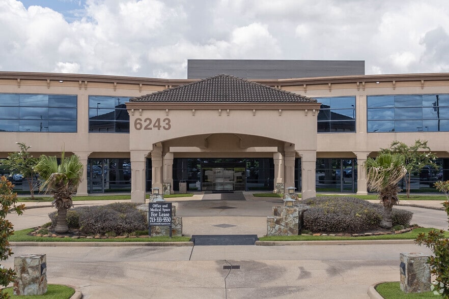 6243 Fairmont Pky, Pasadena, TX for lease - Building Photo - Image 2 of 10