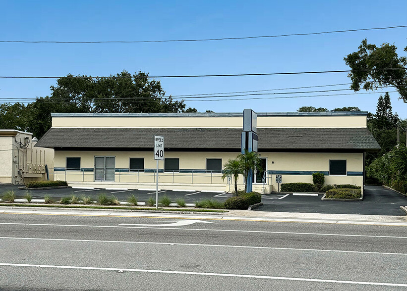 2472 Gulf To Bay Blvd, Clearwater, FL for lease - Building Photo - Image 2 of 4