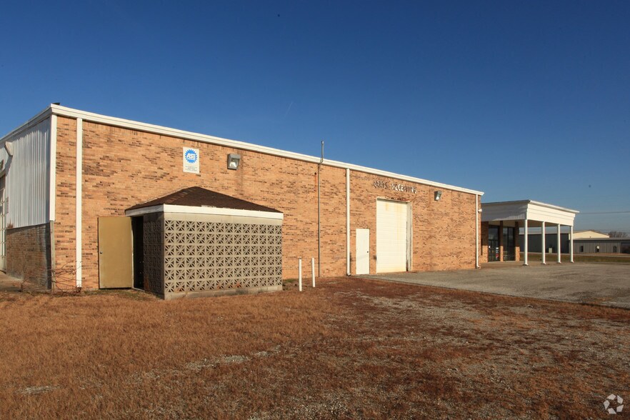 302 E Happy Valley St, Cave City, KY for lease - Building Photo - Image 2 of 22