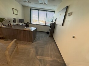 10565 Fairfax Blvd, Fairfax, VA for lease Interior Photo- Image 2 of 10