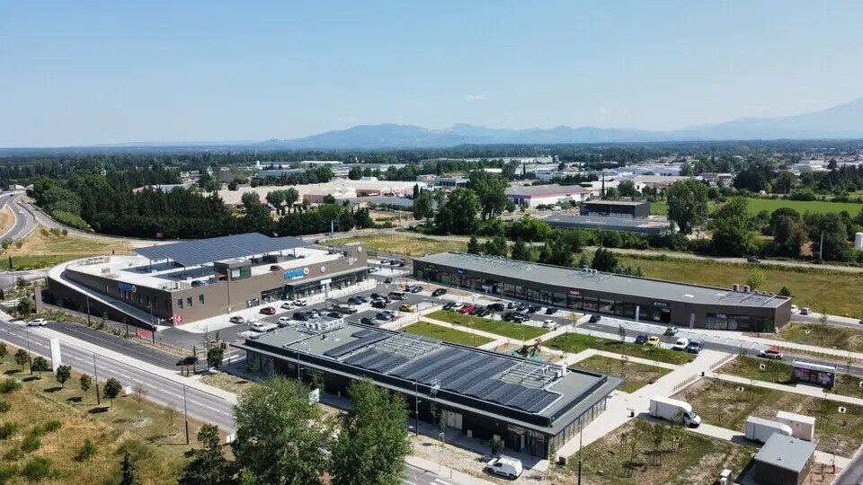 Retail in Monteux for lease Aerial- Image 1 of 6