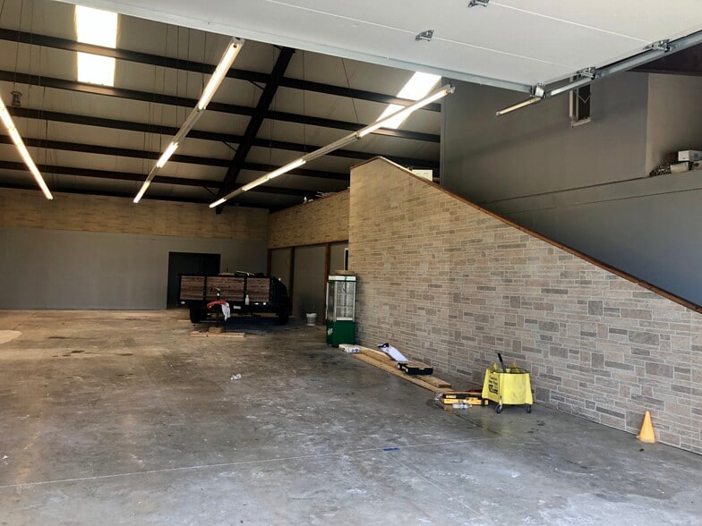 4617 Sutherland Rd, Owensboro, KY for lease - Interior Photo - Image 2 of 26