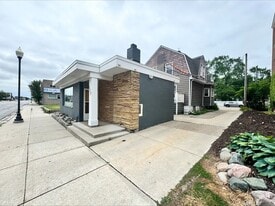 520-522 E Eleven Mile Rd, Royal Oak MI - Parking Garage