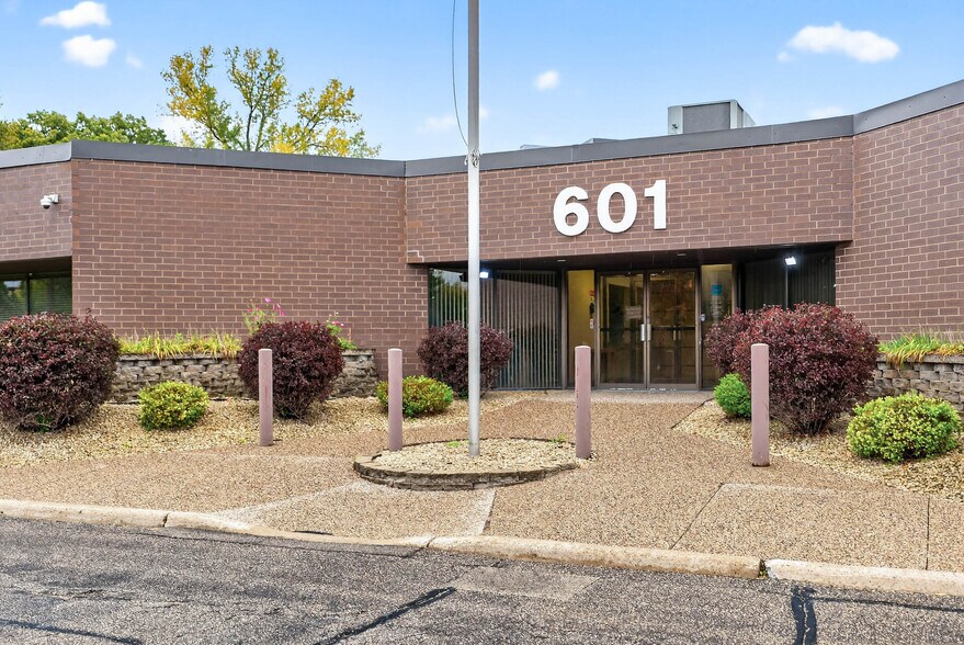 601 2nd Ave S, Hopkins, MN for lease - Building Photo - Image 3 of 29