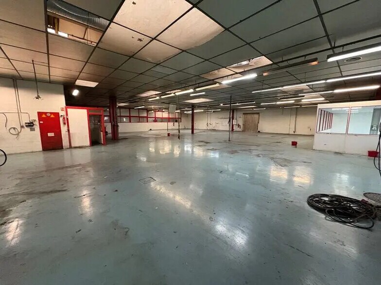 Flex in Vaulx-en-Velin for sale - Building Photo - Image 2 of 6