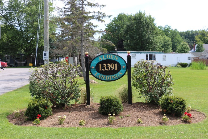 13391 Broadway St, Alden, NY for sale - Building Photo - Image 1 of 1