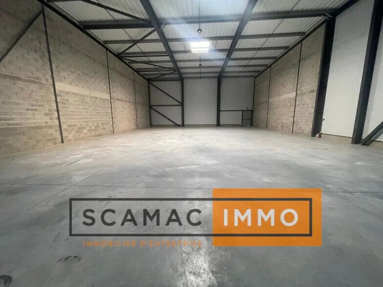 Industrial in Lambesc for lease - Interior Photo - Image 1 of 9