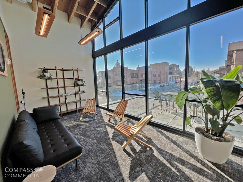 2838 NW Crossing Dr, Bend, OR for lease - Building Photo - Image 3 of 6