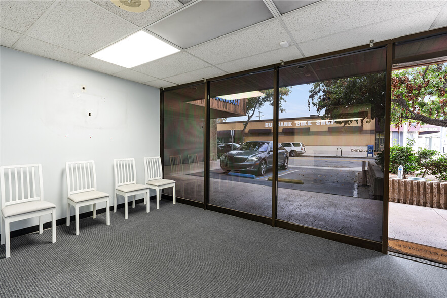 4318 Victory Blvd, Burbank, CA for lease - Building Photo - Image 3 of 26