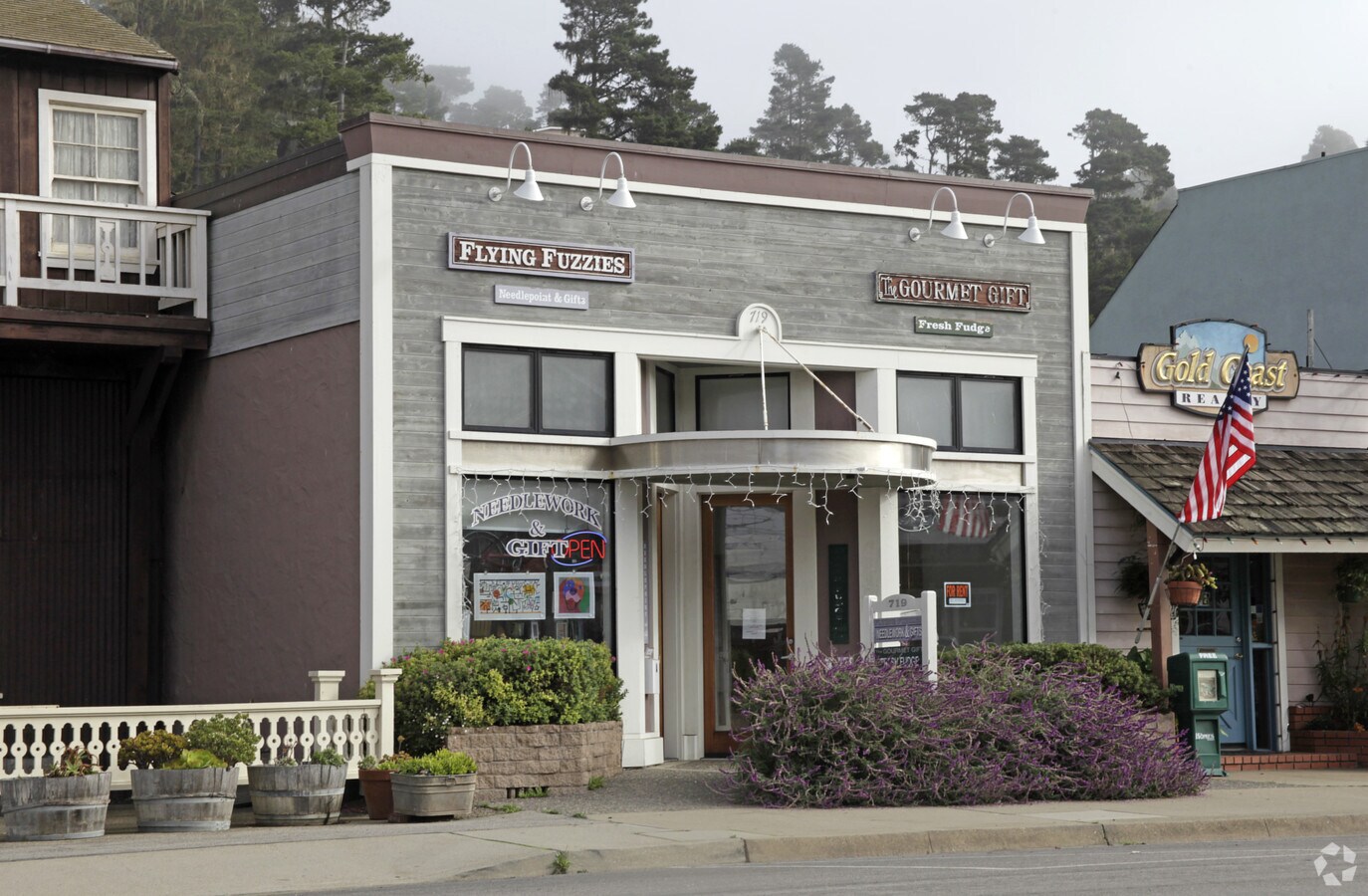 719 Main St, Cambria, CA 93428
