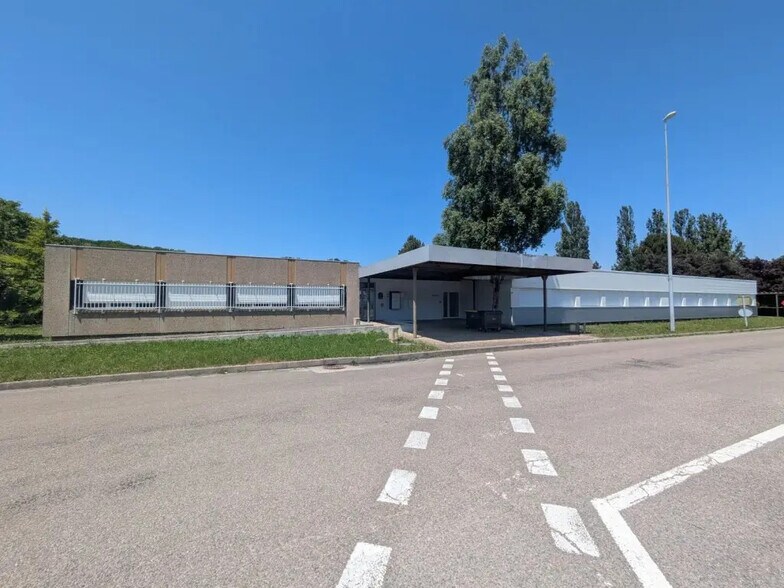 Office in École-Valentin for lease - Building Photo - Image 1 of 5