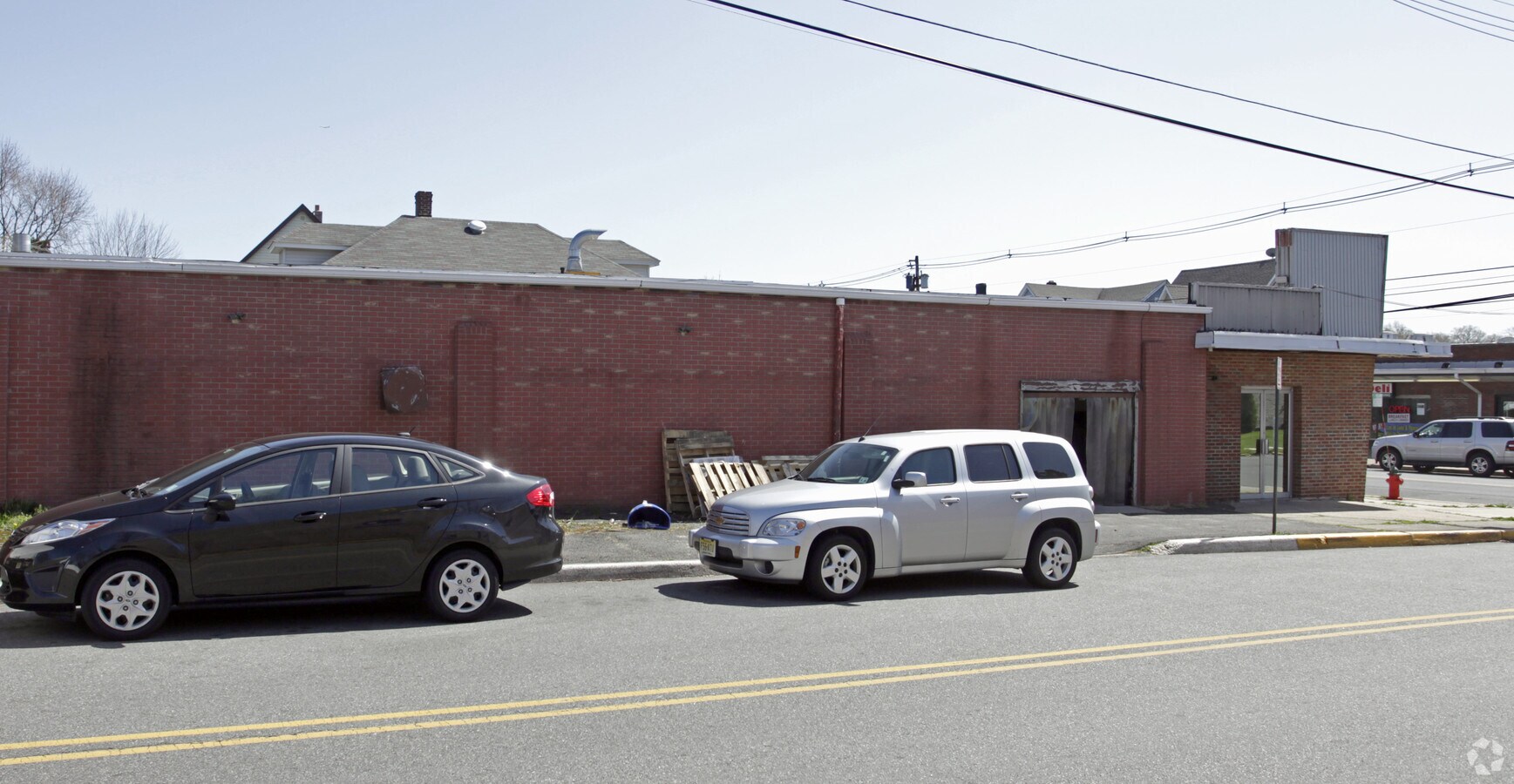 386 Avenel St, Avenel, NJ 07001