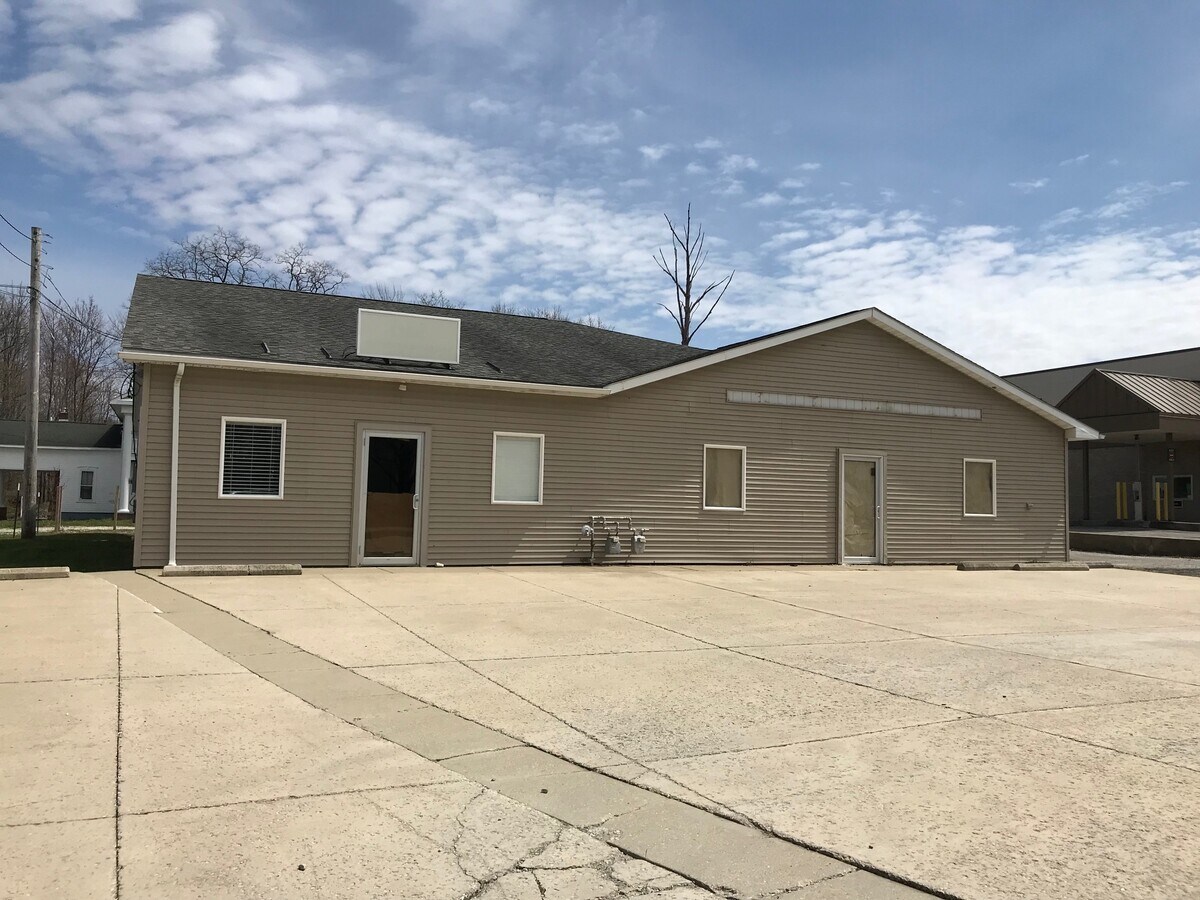 226 N Chestnut St, Jefferson, OH 44047