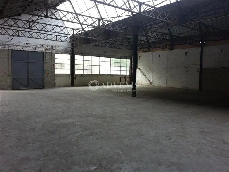 Flex in Saint-Denis for lease - Interior Photo - Image 3 of 8