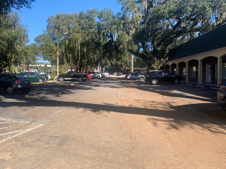 101-115 Margaret St, Brandon, FL for lease - Building Photo - Image 3 of 13