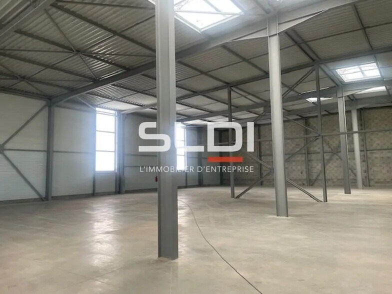 Flex in OULLINS-PIERRE-BÉNITE for sale - Building Photo - Image 2 of 11