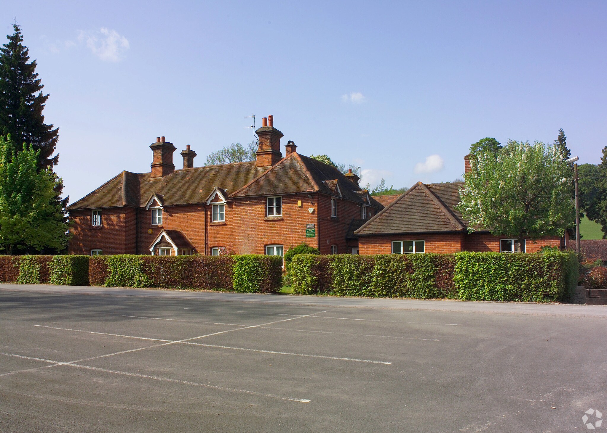 Latimer Rd, Latimer for sale Primary Photo- Image 1 of 1