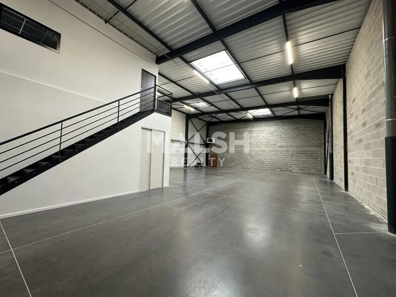 Office in Genas for lease - Interior Photo - Image 3 of 13