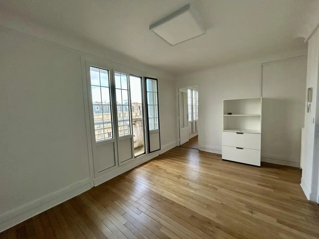 Office in Paris for lease Building Photo- Image 1 of 8