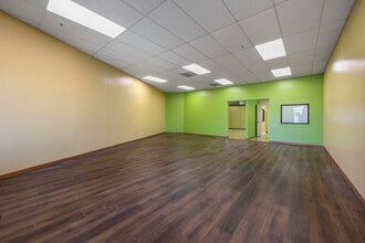 27W181-27W239 Geneva Rd, Winfield, IL for lease Interior Photo- Image 2 of 9