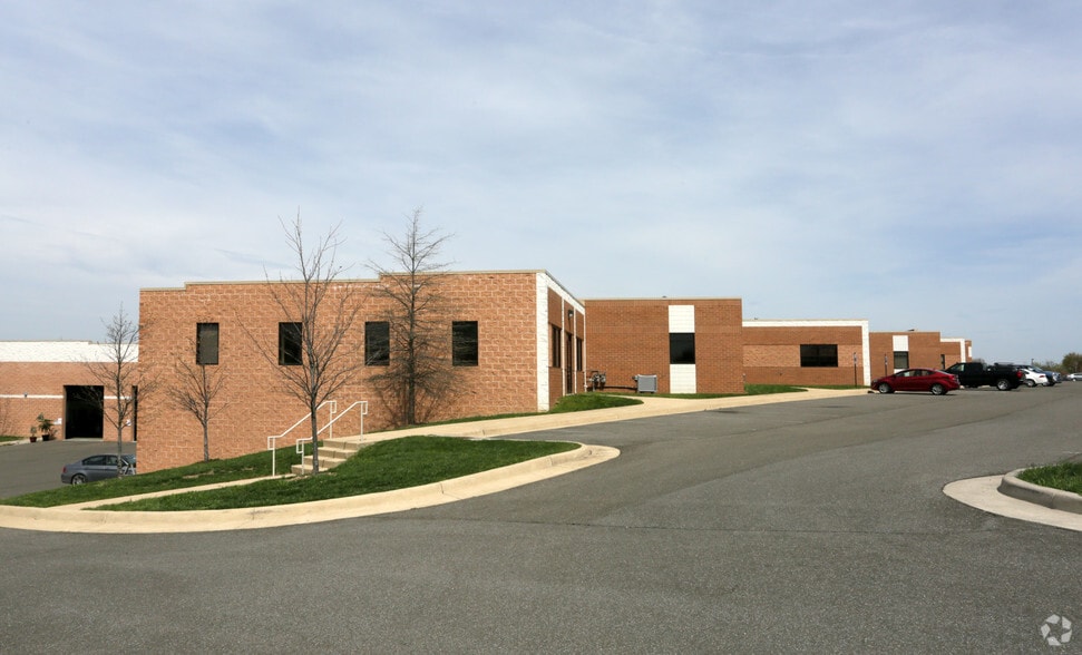 240-254 Airport Rd, Winchester, VA for sale - Building Photo - Image 3 of 19