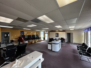 120-158 E Irving Park Rd, Wood Dale, IL for lease Interior Photo- Image 2 of 5