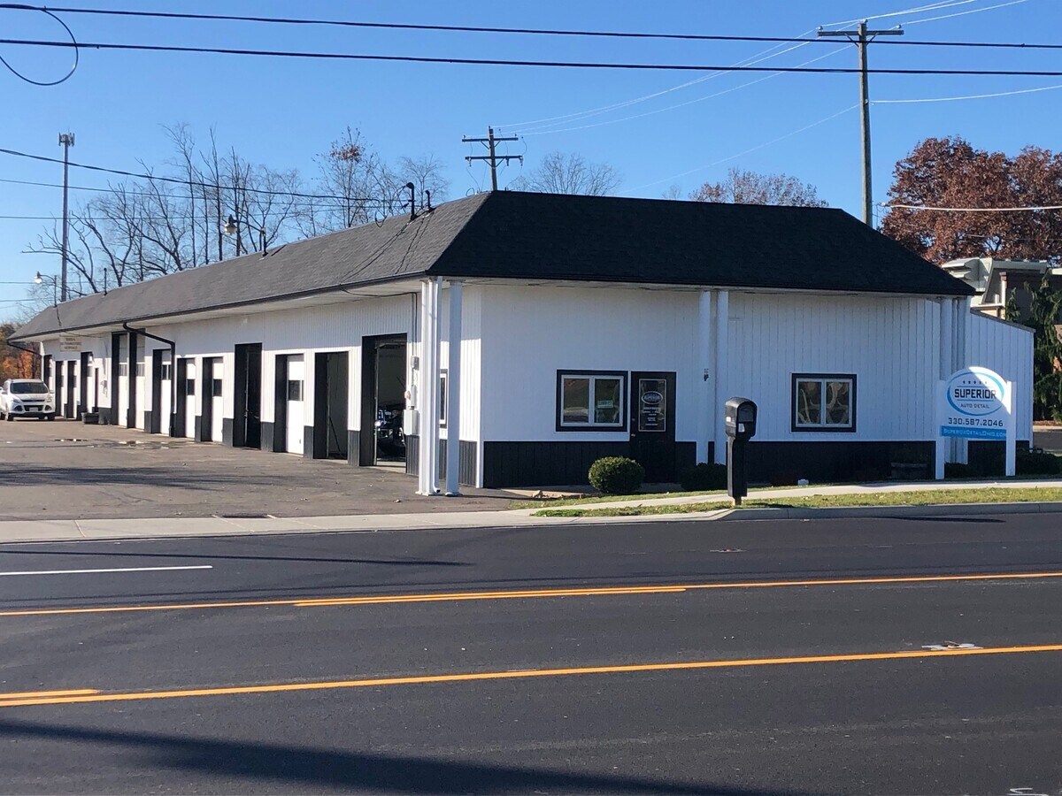 1208 W Maple St, Hartville, OH 44632