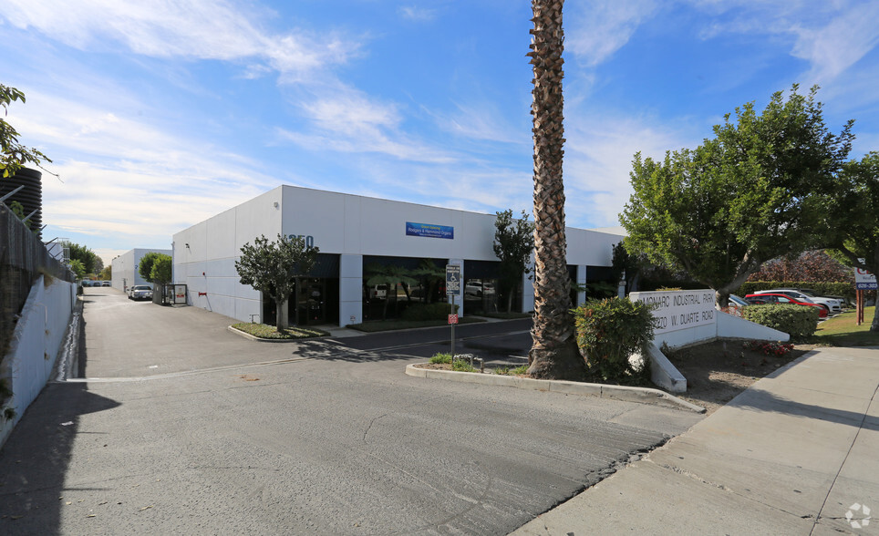 250 W Duarte Rd, Monrovia, CA for lease - Primary Photo - Image 2 of 7