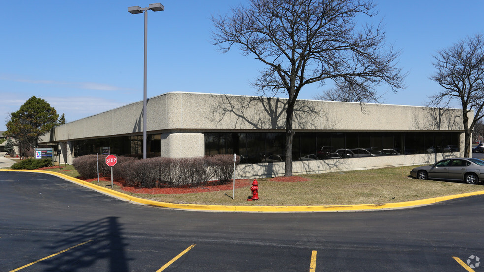 860 E Algonquin Rd, Schaumburg, IL for sale - Building Photo - Image 2 of 11