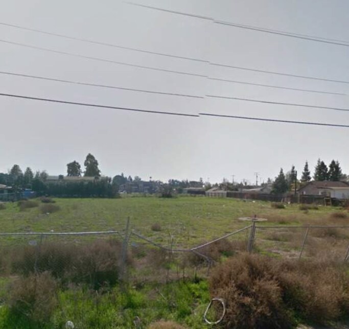 1061 W Belleview Ave, Porterville, CA 93257